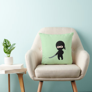 Tiny Angry Ninja auf Green Kissen