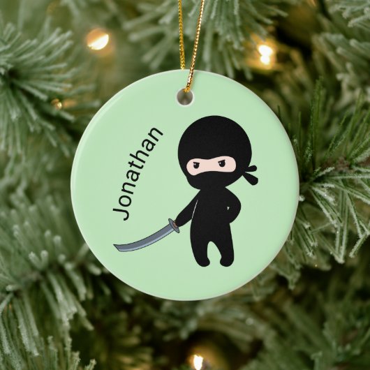 Tiny Angry Ninja, Individuelle Name auf Green Keramik Ornament (Baum)