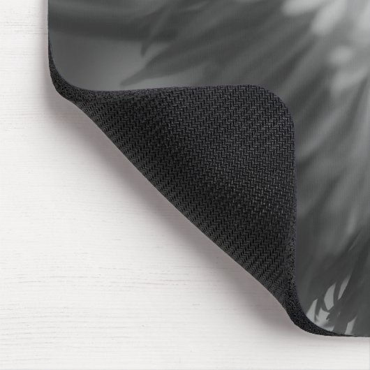 Tiny Bee on Blume Nah Schwarz-weiße Mousepad (Ecke)