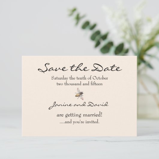 Tiny Bee Wedding Save the Date Card (Stehend Vorderseite)