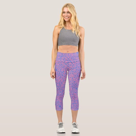 Tiny Blume Pattern.Blue 02.b Pink BG Capri Leggings (Vorderseite)