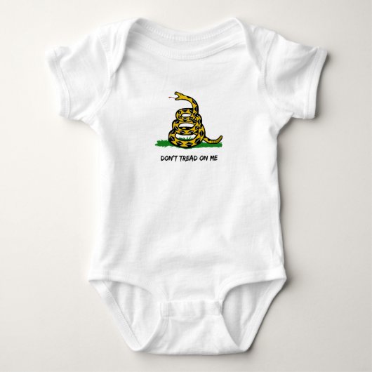 Tiny but Free - Gadsden Flag Baby Onesie Baby Strampler (Vorderseite)