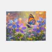 Tiny Butterfly On Wildblumen bei Sunrise Fleecedecke (Vorderseite (Horizontal))