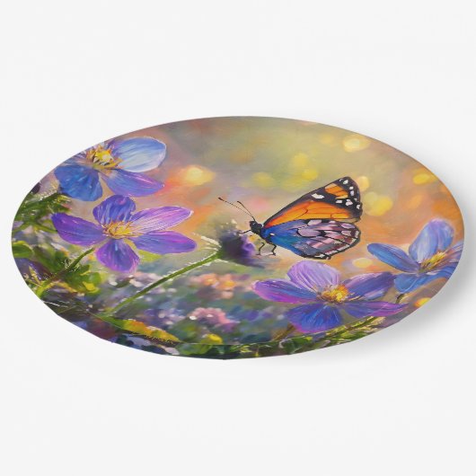 Tiny Butterfly On Wildblumen bei Sunrise Pappteller (Schrägansicht)