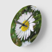 Tiny Daisies Runde Wanduhr (Winkel)