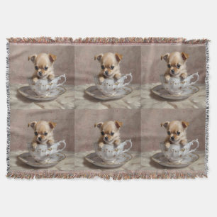 Tiny Delight: Chihuahua Puppy in einem Teacup Decke