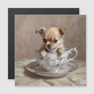 Tiny Delight: Chihuahua-Welpe in einem Teacup, Magnetkarte