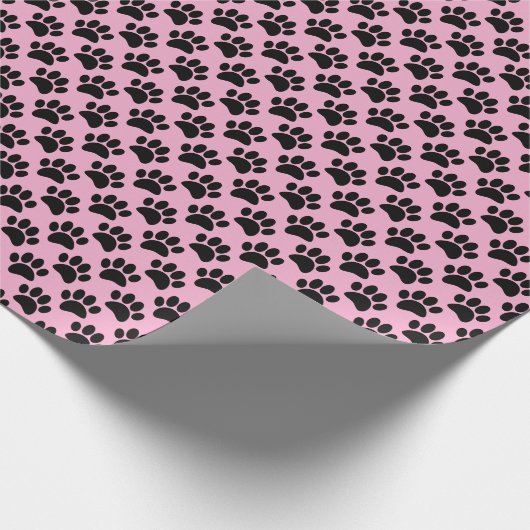 Tiny Dog Paw Print Pattern In Black and Pink Geschenkpapier (Ecke)