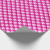Tiny Dog Paw Print Pattern In White and Hot Pink Geschenkpapier (Ecke)