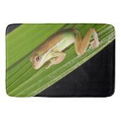 Tiny Frog auf einem Leaf-Duschvorhang Badematte (Vorderseite)