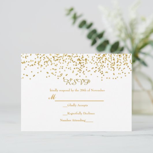 Tiny Gold Dots Confetti Modern Wedding RSVP Card (Stehend Vorderseite)