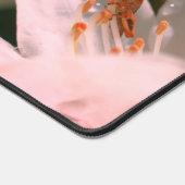 Tiny Grasshopper auf Azalea Blume Personalisiert Schreibtischunterlage (Ecke)