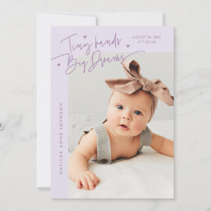 Tiny Hands Big Dreams Schriftzug Lilafoto Geburt Ankündigung