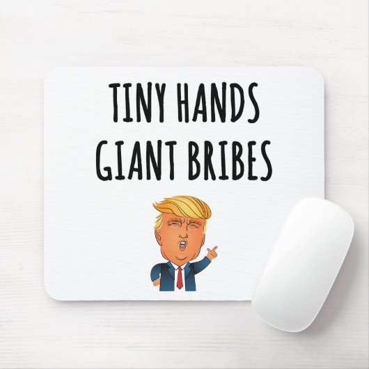 Tiny Hands Giant Bribes Mousepad (Mit Mouse)