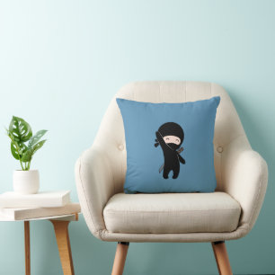 Tiny Happy Ninja auf Blue Kissen
