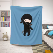 Tiny Happy Ninja auf Blue Sherpadecke