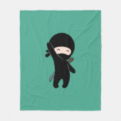 Tiny Happy Ninja auf Dark Green Fleecedecke (Vorderseite)