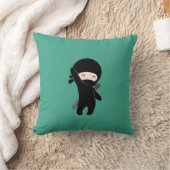 Tiny Happy Ninja auf Dark Green Kissen (Decke)
