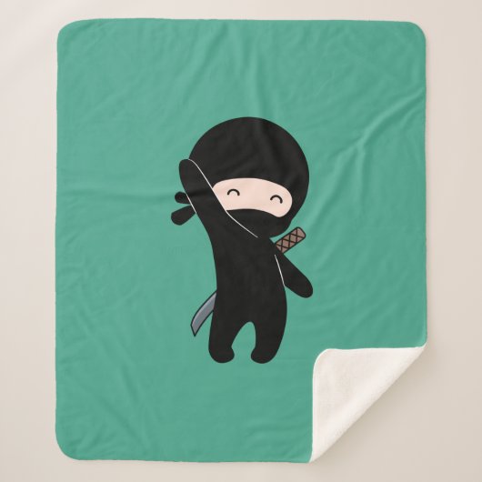 Tiny Happy Ninja auf Dark Green Sherpadecke (Vorderseite)