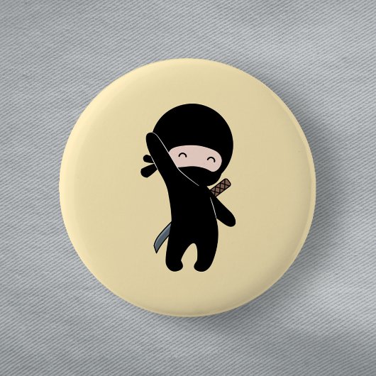 Tiny Happy Ninja auf Yellow Button