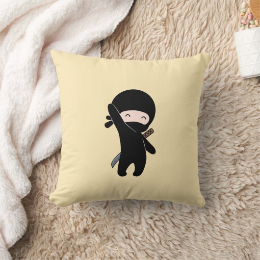 Tiny Happy Ninja auf Yellow Kissen (Decke)