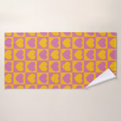 Tiny hearts chess grid seamless pattern. Cute litt Badehandtuch (Badehandtuch)