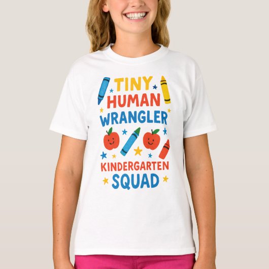 Tiny Human Wrangler – Funny Kindergarten Squad Tea T-Shirt (Vorderseite)