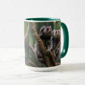 Tiny Marmoset Titans unter den Zweigen, Tasse (VorderseiteRechts)