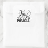 Tiny Miracle! Quadratischer Aufkleber (Tasche)