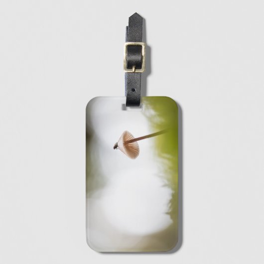 Tiny Mushroom Nature Foto Gepäckanhänger (Vorderseite Vertikal)