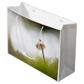 Tiny Mushroom Nature Foto Große Geschenktüte (Vorderseite Schrägansicht)