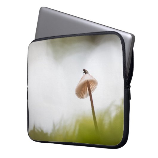 Tiny Mushroom Nature Foto Laptopschutzhülle (Vorderseite Links)