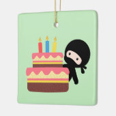 Tiny Ninja Behind Birthday Cake on Green Keramikornament (Links)