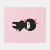 Tiny Ninja Girl on Pink Fleecedecke (Vorderseite (Horizontal))