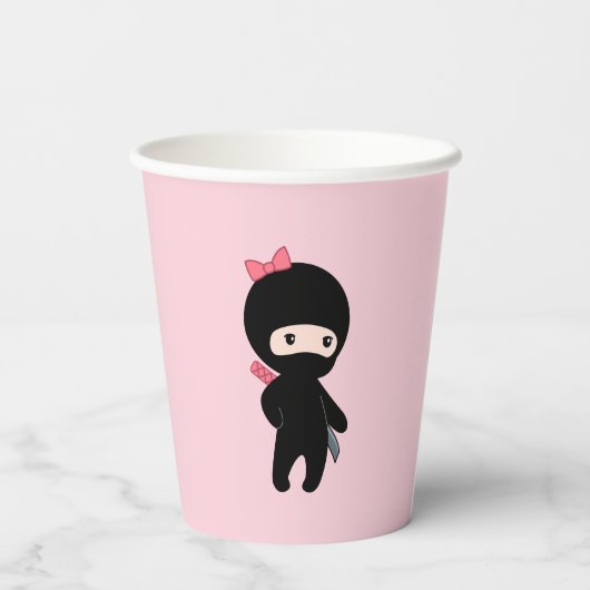 Tiny Ninja Girl on Pink Pappbecher (Rückseite)