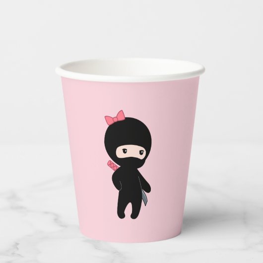 Tiny Ninja Girl on Pink Pappbecher (Vorderseite)