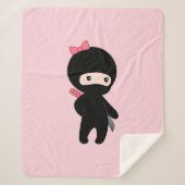 Tiny Ninja Girl on Pink Sherpadecke (Vorderseite)