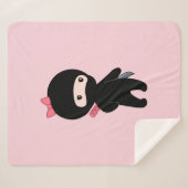 Tiny Ninja Girl on Pink Sherpadecke (Vorderseite (Horizontal))