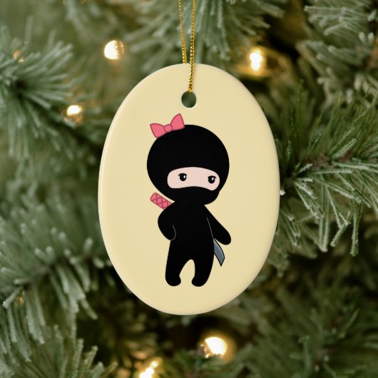 Tiny Ninja Girl on Yellow Keramik Ornament (Baum)
