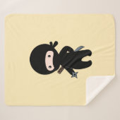 Tiny Ninja Holding Drewing Star auf Gelb Sherpadecke (Vorderseite (Horizontal))