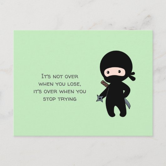 Tiny Ninja Holding-Star auf grünem Zitat Postkarte (Vorderseite)