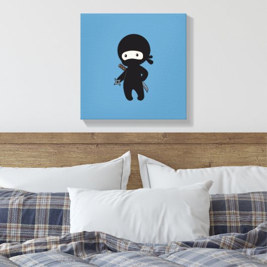Tiny Ninja Holding Throwing Star auf Blue Leinwanddruck (Insitu (Schlafzimmer))