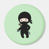 Tiny Ninja Holding Throwing Star auf Green Magnet (Vorne)