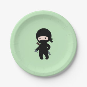 Tiny Ninja Holding Throwing Star auf Green Pappteller