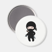 Tiny Ninja Holding Throwing Star Magnet (Vorderseite/Rückseite)