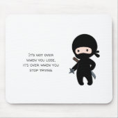 Tiny Ninja Holding Throwing Star Zitat Mousepad (Vorne)