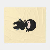 Tiny Ninja Holding wirbelt Stern auf Gelb Fleecedecke (Vorderseite (Horizontal))