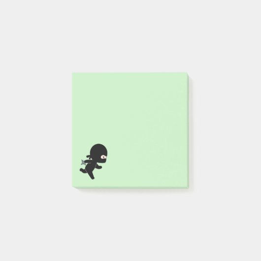 Tiny Ninja läuft auf Green Post-it Klebezettel (Vorderseite)