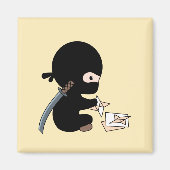 Tiny Ninja Making Origami Paper werfen Star Magnet (Vorne)