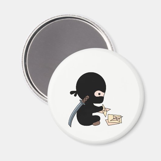 Tiny Ninja Making Origami Paper werfen Star Magnet (Vorderseite/Rückseite)